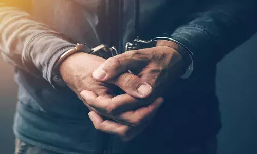 അടൂരില്‍ സര്‍ക്കാര്‍ ഓഫിസിലെ ശുചിമുറിയില്‍ മൊബൈല്‍ ക്യാമറ വെച്ച് വനിതാ ജീവനക്കാരുടെ ചിത്രങ്ങള്‍ പകര്‍ത്തി; ഓഫീസ് ഡ്രൈവര്‍ പിടിയില്‍