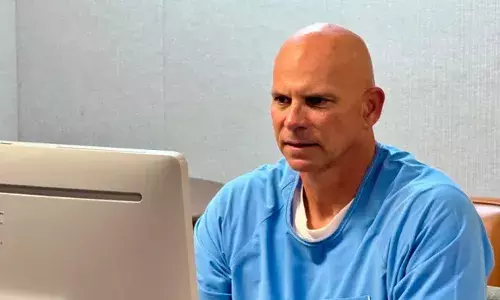 വീട്ടിലെ ഹാളിലിരിക്കവേ ഓടിയെത്തി; ട്രിഗർ വലിച്ച് മാതാപിതാക്കളെ ഉന്നം വെച്ച് ഷോട്ട്; ഉണ്ടകൾ നെറ്റിയിൽ തുളഞ്ഞു കയറി അന്ത്യം; ആ അരുംകൊലയിൽ സഹോദരന്മാർക്ക് പാരോൾ നിഷേധിക്കുമ്പോൾ