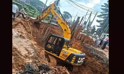 കച്ചേരിത്താഴത്തെ അപകട ഗര്‍ത്തം അടിയന്തരമായി മൂടണം; ടാറിംഗ് സമയബന്ധിതമായി പൂര്‍ത്തിയാക്കണം: മനുഷ്യാവകാശ കമ്മീഷന്‍