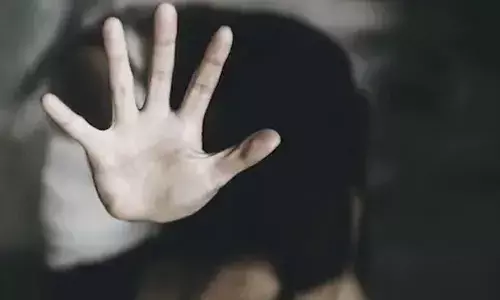 പതിനേഴുകാരിയെ ലൈംഗികമായി പീഡിപ്പിച്ചു; മോര്‍ഫ് ചെയ്ത ചിത്രങ്ങള്‍ പ്രചരിപ്പിക്കുമെന്ന് ഭീഷണിപ്പെടുത്തി: ട്യൂഷന്‍ അധ്യാപകന്‍ അറസ്റ്റില്‍