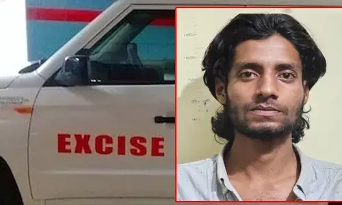 പരിശോധനയ്ക്കായി വാഹനം കൈകാണിച്ച് നിർത്തി; ഓടി രക്ഷപ്പെടാൻ ശ്രമിച്ചയാൾ കഞ്ചാവുമായി എക്സൈസിന്റെ പിടിയിൽ; സുഹൃത്ത് ബൈക്കുമായി രക്ഷപ്പെട്ടു