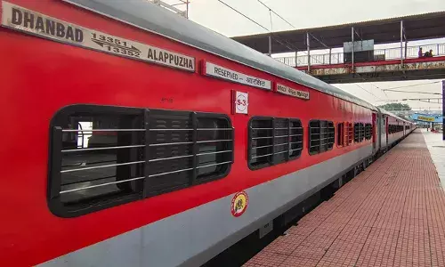 ആലപ്പുഴ-ധന്‍ബാദ് എക്സ്പ്രസില്‍നിന്ന് പുക ഉയര്‍ന്നു; പരിഭ്രാന്തരായി യാത്രക്കാര്‍: ട്രെയിന്‍ ഓടിയത് 40 മിനറ്റ് വൈകി