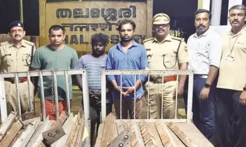 റെയില്‍വേയുടെ സാധനങ്ങള്‍ മോഷ്ടിച്ച് വില്‍ക്കാന്‍ ശ്രമം; കരാര്‍ ജീവനക്കാര്‍ അറസ്റ്റില്‍