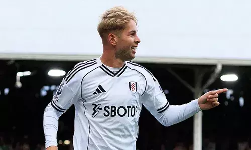 പകരക്കാരനായി ഇറങ്ങി ഗോൾ വല കുലുക്കി എമിൽ സ്മിത്ത് റോ; പെനാൽറ്റി പുറത്തേക്കടിച്ച് ബ്രൂണോ ഫെർണാണ്ടസ്; മാഞ്ചസ്റ്റർ യുണൈറ്റഡിനെ സമനിലയിൽ തളച്ച് ഫുൾഹാം