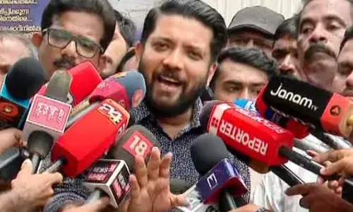 ശക്തമായ തീരുമാനമാണ് പാര്‍ട്ടി എടുത്തത്; പാര്‍ട്ടി തീരുമാനം ഓരോ കോണ്‍ഗ്രസ് പ്രവര്‍ത്തകനും ബാധകമാണ്;  പ്രാഥമികാഗംത്വത്തില്‍ നിന്ന് രാഹുലിനെ സസ്‌പെന്‍ഡ് ചെയ്ത നടപടിയില്‍ പ്രതികരിച്ച് ഷാഫി പറമ്പില്‍