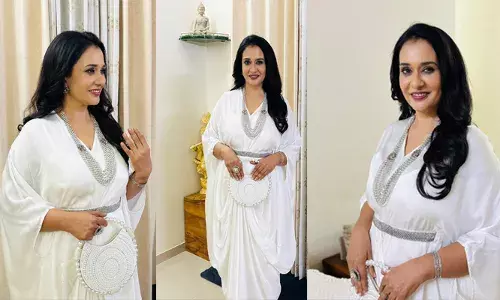 ഇതെന്താ മാലാപാർവ്വതി ഈ വേഷത്തിൽ.. വൈകിയാണ് അറിയുന്നത് സാരി പാടില്ലാന്ന്, പെട്ടു!; സൈമ നോമിനേഷൻ പാർട്ടിയിൽ സാരിക്ക് നോ എൻട്രി; സ്റ്റൈലിഷ് ഗൗണിൽ തിളങ്ങി മാലാ പാർവതി; ചിത്രങ്ങൾ വൈറൽ