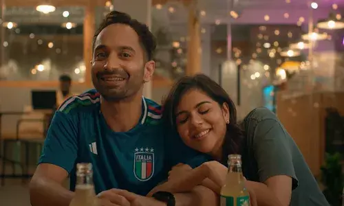 ഫഹദും കല്യാണി പ്രിയദർശനും ഒന്നിക്കുന്ന ഓടും കുതിര ചാടും കുതിര; ചിത്രത്തിന്റെ അഡ്വാൻസ് ബുക്കിംഗ് ആരംഭിച്ചു