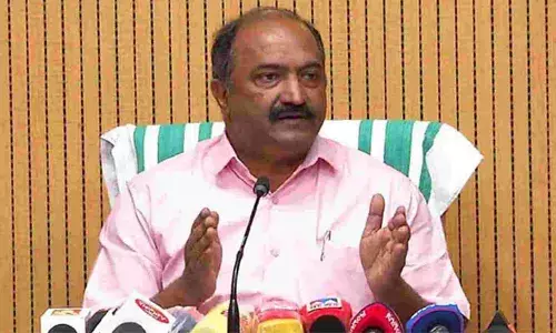 സര്‍ക്കാര്‍ ജീവനക്കാര്‍ക്കും അധ്യാപകര്‍ക്കും 4500 രൂപ ബോണസ്, 3000 രൂപ ഉത്സവബത്ത; പെന്‍ഷന്‍കാര്‍ക്ക് 1250 രൂപ; ഇത്തവണ 500 രൂപ ബോണസ് വര്‍ദ്ധിപ്പിച്ചെന്ന് ധനമന്ത്രി