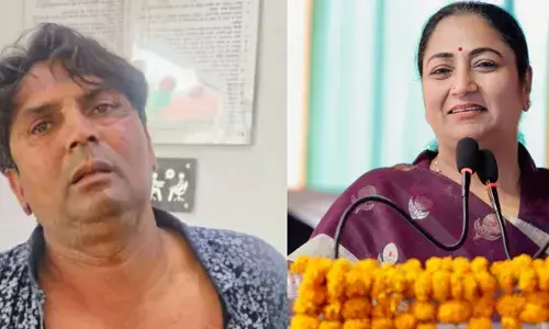 അവന് അവരെ ഭയങ്കര ഇഷ്ടമായിരിന്നു...; ഡൽഹി മുഖ്യമന്ത്രിയെ ആക്രമിച്ച പ്രതി വസിതിയിലെത്തിയത് രണ്ടുംകല്പിച്ച്; കൈയ്യിൽ കത്തി ഉണ്ടായിരുന്നുവെന്ന് പോലീസ്; ആദ്യം പദ്ധതിയിട്ടത് മറ്റൊന്ന്