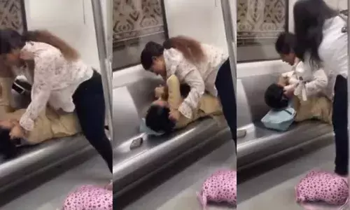 സീറ്റിനെച്ചൊല്ലി തർക്കം; ഡൽഹി മെട്രോയിൽ സ്ത്രീകൾ തമ്മിൽ പൊരിഞ്ഞ അടി; ദൃശ്യങ്ങൾ വൈറൽ