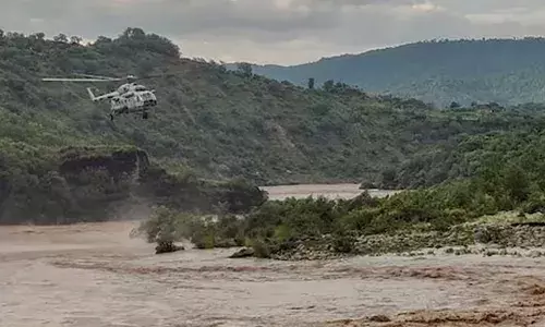 ജമ്മുകശ്മീരില്‍ കനത്ത മഴയും വെള്ളപ്പൊക്കവും;  പല സ്ഥലങ്ങളിലും വെള്ളക്കെട്ടും മണ്ണിടിച്ചിലും രൂക്ഷം; പെയ്തിറങ്ങുന്നത് നൂറ്റാണ്ടിലെ ഏറ്റവും ഉയര്‍ന്ന മഴ:  13 മരണം