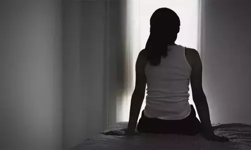 ഭാര്യയുടെ ആദ്യ വിവാഹത്തിലുള്ള മകളെ പീഡിപ്പിച്ച് അകത്തായി; പിന്നാലെ കോവിഡ് നിയന്ത്രണം മറയാക്കി ഒളിച്ചോട്ടം; അവസാനം പോലീസിന്റെ തുറുപ്പ് വിദ്യ; പ്രതിയെ കുടുക്കിയത് ഇങ്ങനെ