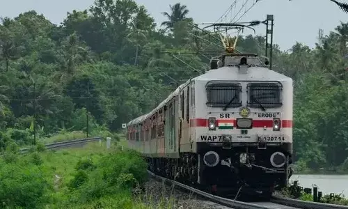 യാത്രിയോം..കൃപയാ ധ്യാൻ ദിജിയെ...; ഓണത്തിരക്ക് നിയന്ത്രിക്കാൻ റെയിൽവേ; സ്പെഷ്യൽ ട്രെയിനുകൾ സർവീസ് നടത്തും; ആശ്വാസത്തിൽ യാത്രക്കാർ