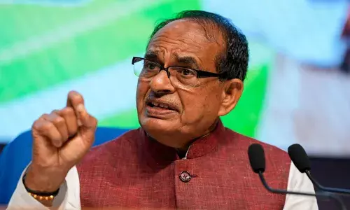 റൈറ്റ് ബ്രദേഴ്‌സ്‌ വിമാനം കണ്ടുപിടിക്കുന്നതിന് മുമ്പുതന്നെ ഇതൊക്കെ നമ്മുടെ കൈയ്യിൽ ഉണ്ട്; ബിരുദദാനചടങ്ങില്‍ കേന്ദ്രമന്ത്രി ശിവരാജ് സിംഗ്; തലയിൽ കൈവച്ച് വിദ്യാർത്ഥികൾ