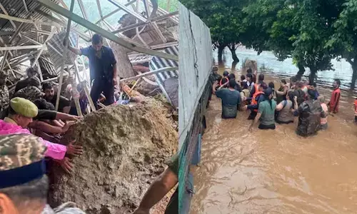 കാശ്മീരിനെ നടുക്കിയ മേഘവിസ്‌ഫോടനം; കത്രയിലെ മണ്ണിടിച്ചിലിൽ 30 മരണം; വൈഷ്‌ണോദേവി ക്ഷേത്രത്തിന് സമീപം നെഞ്ചുലയ്ക്കുന്ന കാഴ്ചകൾ; രക്ഷാപ്രവർത്തനം തുടരുന്നു