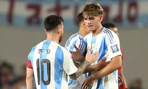 അർജന്റീനിയൻ വണ്ടർ കിഡ്ഡിനെ ടീമിലെത്തിക്കാൻ റയൽ മാഡ്രിഡ്; മിഡ്ഫീൽഡറായ നികോ പാസിനായി വൻ തുക ചിലവാക്കാൻ സ്പാനിഷ് ക്ലബ്ബ്; മെസ്സിയുടെ സഹതാരത്തിനെ സ്വന്തമാക്കാൻ സാബി അലോൻസോയ്ക്ക് പ്രത്യേക താല്പര്യം