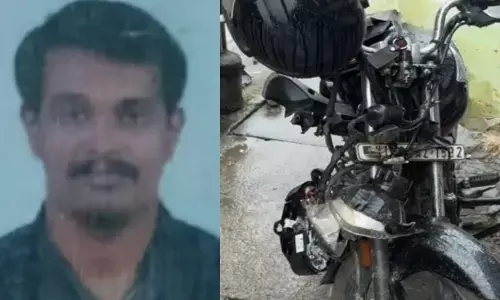 തടിലോറിക്ക് പിന്നിൽ ബൈക്കിടിച്ച് അപകടം; ഗുരുതരമായി പരിക്കേറ്റ യുവാവിന് ദാരുണാന്ത്യം; സംഭവം മൂവാറ്റുപുഴയില്‍