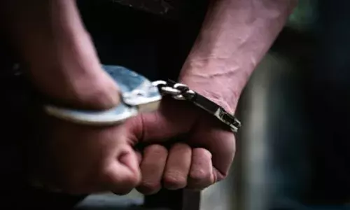 ക്ഷേത്രത്തിലെ മണിയുമായി ആക്രിക്കടയിൽ എത്തിയ ഒരാൾ; വിൽക്കാൻ ശ്രമിക്കവേ ഓട്ടോക്കാരന് തോന്നിയ സംശയം; വിരുതനെ കൈയ്യോടെ പൊക്കി; സംഭവം ബാലരാമപുരത്ത്