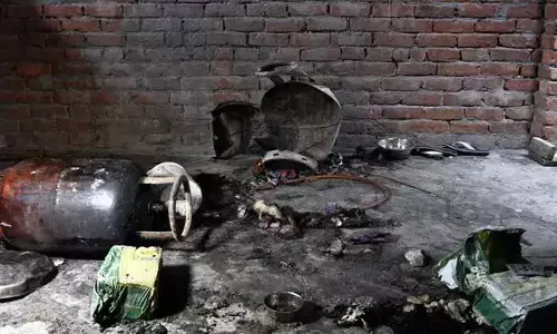 ഹൈദരാബാദിൽ എൽ.പി.ജി ഗ്യാസ് പൊട്ടിത്തെറിച്ച് അപകടം; രണ്ട് കുട്ടികൾ ഉൾപ്പെടെ അഞ്ച് പേർക്ക് പരിക്ക്