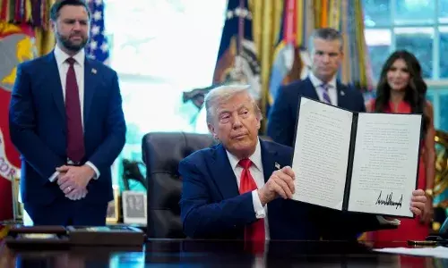 വാഷിംഗ്ടണ്‍ ഡിസി: ഫ്‌ലാഗ് കത്തിക്കുന്നതിന് ഒരു വര്‍ഷം തടവ്: ട്രംപിന്റെ എക്‌സിക്യൂട്ടീവ് ഓര്‍ഡര്‍