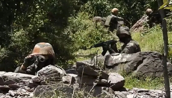 കശ്മീരില് നിയന്ത്രണരേഖയിലൂടെ നുഴഞ്ഞുകയറാന് ശ്രമം; രണ്ട് ഭീകരരെ ...