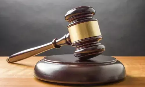 സഹപാഠിയായ വിദ്യാർത്ഥിനിയോട് സംസാരിച്ചതിൽ പ്രതികാരം; പട്ടികജാതിക്കാരനായ വിദ്യാര്‍ഥിയെ തട്ടിക്കൊണ്ടുപോയി മര്‍ദ്ദിച്ചു; ഫോണും പണവും  തട്ടിയെടുത്തു; പ്രതികൾക്ക് ഒൻപതു വർഷം തടവും പിഴയും ശിക്ഷ വിധിച്ച് കോടതി