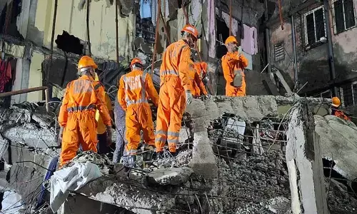 മുംബൈയിൽ നാലുനില കെട്ടിടം തകർന്ന് അപകടം; 15 മരണം, 6 പേർക്ക് ഗുരുതര പരിക്ക്; കെട്ടിട നിർമ്മാതാവ് അറസ്റ്റിൽ