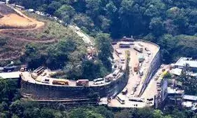 മഴ ശക്തമായി പെയ്യുന്ന സമയങ്ങളില്‍ വാഹനഗതാഗതം അനുവദിക്കില്ല; മഴ കുറയുന്ന സമയത്ത് മാത്രമേ ഒറ്റലൈനായി വാഹനങ്ങളെ കടത്തിവിടുകയുള്ളൂ; താമരശ്ശേരി ചുരം യാത്ര ഒഴിവാക്കുന്നതാണ് നല്ലത്