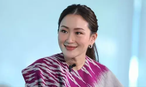 തായ്‌ലൻഡിന്റെ ഏറ്റവും പ്രായം കുറഞ്ഞ പ്രധാനമന്ത്രിയായി അധികാരമേറ്റിട്ട് ഒരു വർഷം; കംബോഡിയന്‍ നേതാവുമായുള്ള ഫോണ്‍സംഭാഷണം പുറത്ത് വന്നതോടെ പയേതുങ്താൻ ഷിനവത്രയ്ക്ക് പദവി നഷ്ടമായി; ഭരണഘടനാ കോടതിയുടെ നടപടി ‘അങ്കിൾ’ വിളിയെ തുടർന്ന്; സൈനിക ജനറലിനെപ്പറ്റി മതിപ്പില്ലാതെ സംസാരിച്ചതും വിനയായി; നയതന്ത്ര സംഭാഷണം മാത്രമെന്ന് വിശദീകരണം