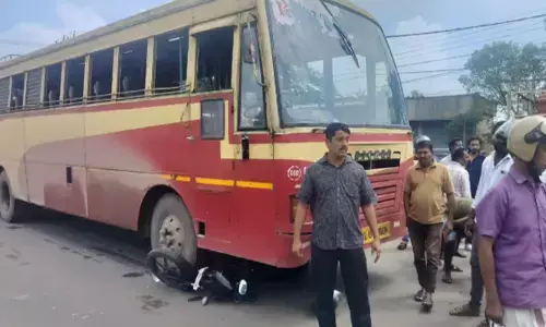 കൊടുങ്ങല്ലൂരിലേക്ക് കുതിച്ച ഫാസ്റ്റ് പാസഞ്ചർ ബസ്; പൊടുന്നനെ നിയന്ത്രണം തെറ്റി ബൈക്കിലേക്ക് ഇടിച്ചുകയറി വൻ അപകടം; യുവാവിന് ഗുരുതര പരിക്ക്; ആശുപത്രിയിൽ പ്രവേശിപ്പിച്ചു