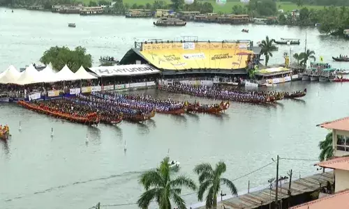 നെഹ്‌റു ട്രോഫി വള്ളംകളി: കപ്പടിച്ച് വീയപുരം ചുണ്ടൻ; കിരീട നേട്ടം ഫോട്ടോ ഫിനിഷിൽ; തിരിച്ചു പിടിച്ചത് കഴിഞ്ഞ തവണ മില്ലി സെക്കന്റിനു കൈവിട്ട കിരീടം;  നടുഭാഗം രണ്ടാം സ്ഥാനത്ത്