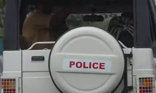 ഓണാഘോഷം പരിധി വിട്ടപ്പോൾ ഒന്ന് വഴക്ക് പറഞ്ഞു; പിന്നാലെ വിദ്യാർത്ഥിയുടെ കൈവിട്ട കളി; സ്ഥലത്ത് പോലീസ് പാഞ്ഞെത്തിയപ്പോൾ സംഭവിച്ചത്