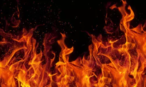 കി​ളി​മാ​നൂ​രി​ല്‍ വ്യാ​പാ​ര സ്ഥാ​പ​ന​ത്തി​ന് തീ​പി​ടി​ച്ചു; ക​ട പൂ​ര്‍​ണ​മാ​യും കത്തി നശിച്ചു; വൻ ദുരന്തം ഒഴിവായത് തലനാരിഴയ്ക്ക്