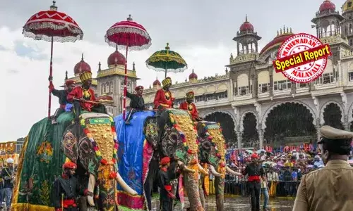 ചാമുണ്ഡി ഹില്‍സ് ഹിന്ദുക്കളുടെ മാത്രം സ്വത്തല്ലെന്ന് ഡി കെ; ദസറ ഉദ്ഘാടനത്തിന് എഴുത്തുകാരി ബാനു മുഷ്ത്താക്കിനെ ക്ഷണിച്ചതിലും വിവാദം; എഴുത്തുകാരി വിളക്ക് കൊളുത്തുമോ എന്നും ചോദ്യം; ധര്‍മ്മസ്ഥലക്കുശേഷം ചാമുണ്ഡീദേവി ക്ഷേത്രവും തകര്‍ക്കാന്‍ നീക്കമെന്ന് ബിജെപി