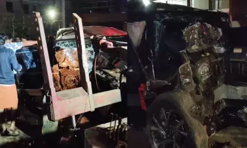 കഴക്കൂട്ടം ദേശീയ പാതയില്‍ വാഹനാപകടം; നിയന്ത്രണം വിട്ട ഥാര്‍ വാഹനം ഹൈവേയിലെ തൂണില്‍ ഇടിച്ചാണ് അപകടം നടന്നത്; സംഭവത്തില്‍ ഒരാള്‍ മരിച്ചു; രണ്ട് പേരുടെ നില ഗുരുതരം; വാഹനം അമിത വേഗത്തിലായിരുന്നുവെന്ന് പോലീസ് പ്രാഥമിക നിഗമനം