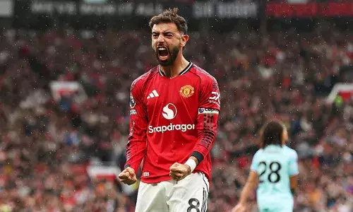 ഇഞ്ചുറി ടൈമിൽ വല കുലുക്കി ബ്രൂണോ ഫെർണാണ്ടസ്; ഇംഗ്ലീഷ് പ്രീമിയർ ലീഗിൽ മാഞ്ചസ്റ്റർ യുണൈറ്റഡിന് സീസണിലെ ആദ്യ ജയം; ഓൾഡ് ട്രാഫോർഡിൽ ബേൺലിയെ തകർത്തത് മൂന്നിനെതിരെ രണ്ട് ഗോളുകൾക്ക്