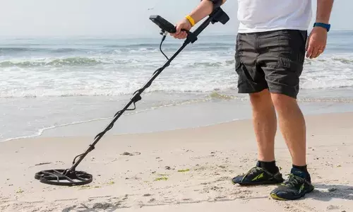 മണ്ണിനടിയിലെ തങ്കത്തിലാണ് കണ്ണ്...; കുവൈറ്റിൽ ഇനി ആവശ്യമില്ലാതെ മെറ്റൽ ഡിറ്റക്ടർ ഉപയോഗിച്ചാൽ പണി ഉറപ്പ്; തടവും പിഴയും ലഭിക്കും