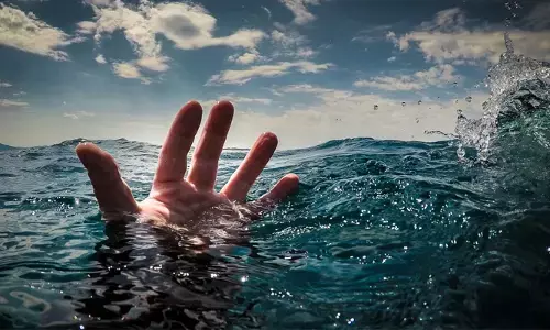 കടലിൽ കുളിക്കാൻ ഇറങ്ങിയ വിദ്യാർത്ഥികളെ കാണാതായി; ഒരാളെ രക്ഷപ്പെടുത്തി; രണ്ടുപേർക്കായുള്ള തിരച്ചിൽ തുടരുന്നു; സംഭവം തിരുവനന്തപുരത്ത്