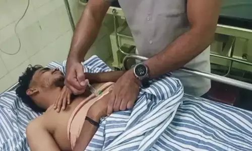 നായ കുറുകെ ചാടിയതും അപകടം; റോഡിലേക്ക് തെറിച്ചു വീണ ബൈക്ക് യാത്രക്കാരനെ ജീപ്പിടിച്ചു; ഗുരുതര പരിക്ക്; ആശുപത്രിയിൽ പ്രവേശിപ്പിച്ചു