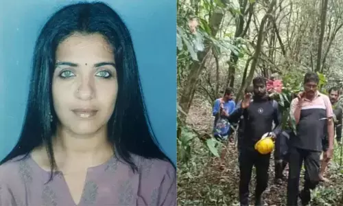 ക്ഷേത്രത്തിലെത്തിയ യുവതിയുടെ പെരുമാറ്റത്തിൽ സംശയം; പിന്നാലെ കാണാതായി; ഒടുവിൽ യുവതിയുടെ മൃതദേഹം പുഴയിൽ; സംഭവം കൊല്ലൂരില്‍