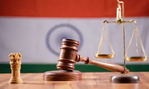 കോപ്പിയടി പിടിച്ചതിന് അധ്യാപകനെതിരെ വിദ്യാര്‍ത്ഥിനികളുടെ പീഡന പരാതി; ചീഫ് എക്‌സാമിനറെ കുറ്റവിമുക്തനാക്കി കോടതി