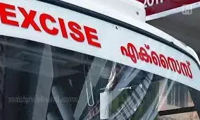 ബാലരാമപുരത്ത് വീട്ടിലെ രഹസ്യ അറയില്‍ സൂക്ഷിച്ചിരുന്ന 102 കുപ്പി മദ്യം പിടികൂടി; എക്‌സൈസ് നീക്കം രഹസ്യ വിവരത്തിന്റെ അടിസ്ഥാനത്തില്‍