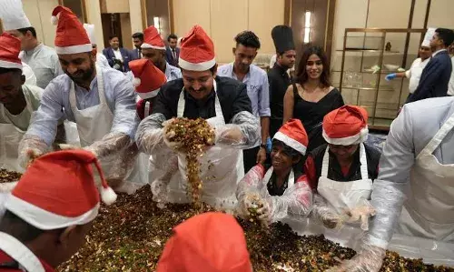 ഹയാത്ത് റീജന്സിയുടെ ഫ്രൂട്ട് മിക്സിംഗില് ആവേശമായി ഡിഫറന്റ് ആര്ട് സെന്ററിലെ ഭിന്നശേഷിക്കാര് ഹയാത്ത് റീജന്സിയുടെ ഫ്രൂട്ട് മിക്സിംഗില് ആവേശമായി ഡിഫറന്റ് ആര്ട് സെന്ററിലെ ഭിന്നശേഷിക്കാര്