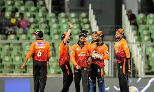 അവിശ്വസനീയം! അവസാന ഓവറില്‍ ഗ്യാലറിയിലേക്ക് പറന്നത് അഞ്ച് സിക്സറുകള്‍; വെടിക്കെട്ട് ബാറ്റിങ്ങുമായി കാലിക്കറ്റിന്റെ കൃഷ്ണദേവന്‍; ചാമ്പ്യന്മാരെ വീഴ്ത്തിയത് 14 റണ്‍സിന്; പട്ടികയില്‍ രണ്ടാം സ്ഥാനത്തേക്ക് കുതിച്ച് കാലിക്കറ്റ് ഗ്ലോബ് സ്റ്റാര്‍സ്