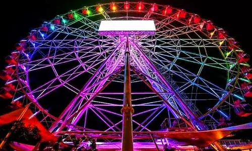 ആകാശ ഊഞ്ഞാലില്‍ നിന്നു വീണ് യുവാവിന് പരിക്ക്; നടത്തിപ്പുകാര്‍ ഓടി രക്ഷപ്പെട്ടു