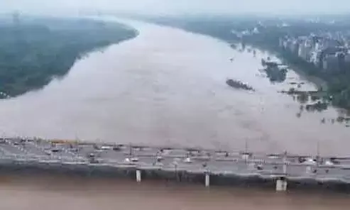 അപകടസൂചികയ്ക്കും മുകളില്‍ ഒഴുകുന്ന യമുനാ നദി; ഉത്തരേന്ത്യയില്‍ കനത്ത മഴ തുടരുന്നു