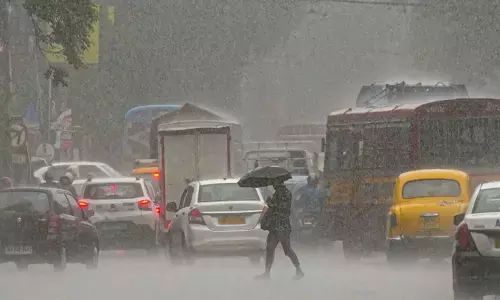 ഓണം കലങ്ങും..; ഒഡിഷ തീരത്തിന് സമീപം ന്യൂനമർദ്ദം; സംസ്ഥാനത്ത് ഒറ്റപ്പെട്ട അതിശക്തമായ മഴക്ക് സാധ്യത; മൂന്ന് ജില്ലകളിൽ ഓറഞ്ച് അലർട്ട്; മുന്നറിയിപ്പ് നൽകി അധികൃതർ