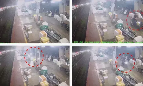 പീ..പീ വണ്ടി പോട്ടെ..; ട്രാക്ക് തെറ്റി ഓടുന്ന ഒരുത്തനെ കണ്ട് അമ്പരപ്പ്; നിമിഷ നേരം കൊണ്ട് പ്ലാറ്റ്ഫോമിലൂടെ കുതിച്ചുപാഞ്ഞു; പെരുമ്പാവൂരിലെ ആ ബൈക്കുകാരനെ തപ്പി പോലീസ്