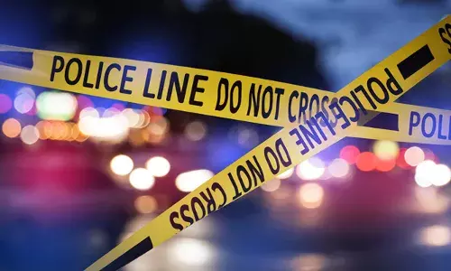 പൂട്ടിക്കിടന്ന വീടിനുള്ളില്‍ അഞ്ചു വയസുകാരന്‍ തലയ്ക്കടിയേറ്റ് മരിച്ച നിലയില്‍; ഒന്നര വയസുകാരന്‍ അബോധാവസ്ഥയിലും; കുട്ടികളുടെ അമ്മയെ കാണാനില്ല: അമ്മയുടെ ആണ്‍സുഹൃത്ത് ഒളിവില്‍