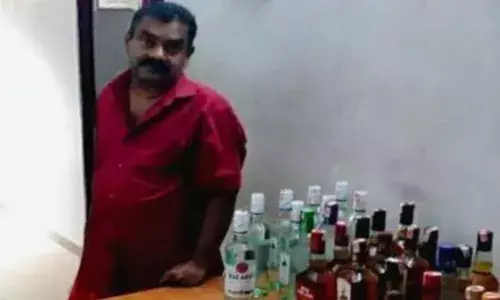 ഓണം ഒന്ന് ഉഷാറാക്കാൻ നോക്കിയതാ..; ബക്കാ‍ർഡിയുടെ ലേബൽ കുപ്പിയിൽ വ്യാജമദ്യം; വാടക വീട്ടിലെ റെയ്ഡിൽ കുടുങ്ങി; 20 ലിറ്റർ കോടയും പിടിച്ചെടുത്തു; പ്രതിയെ പൊക്കി പോലീസ്